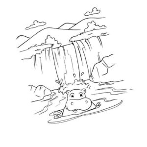 бегемот купается в воде