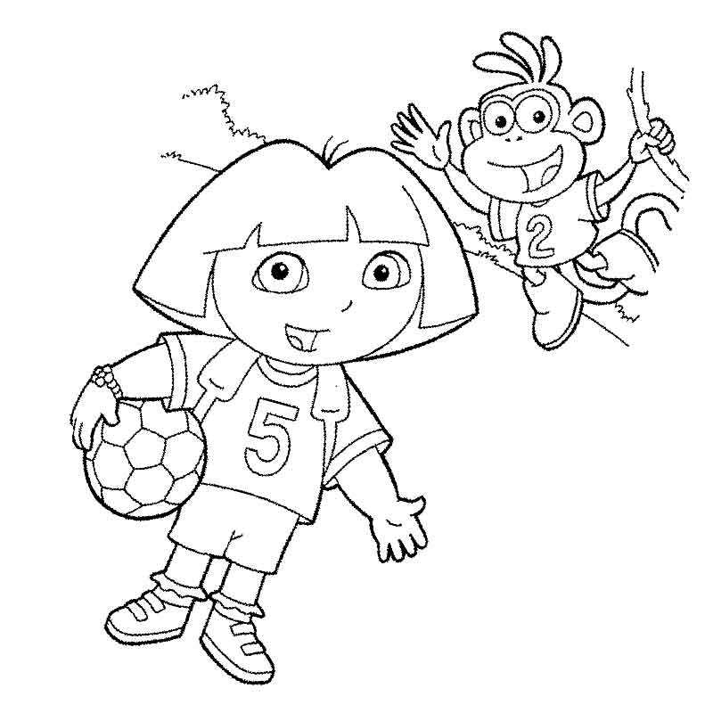 Даша путешественница играет в футбол