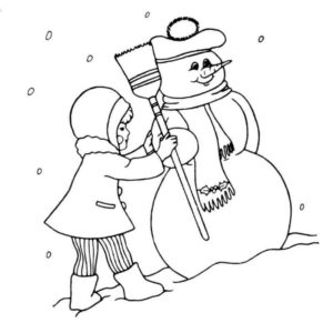 девочка лепит снеговика с шарфом