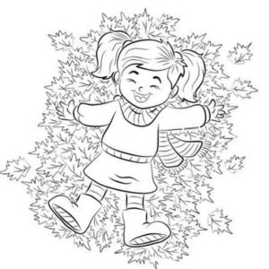 девочка лежит на осенних листьях