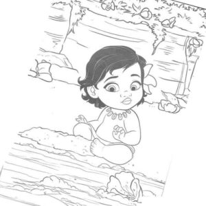 маленькая Моана играет в песке