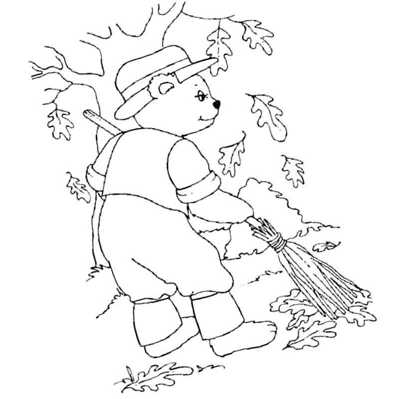 медведь метет осенние листья