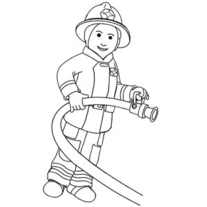 пожарный с шлангом в руках