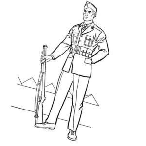 солдат стоит с ружьем