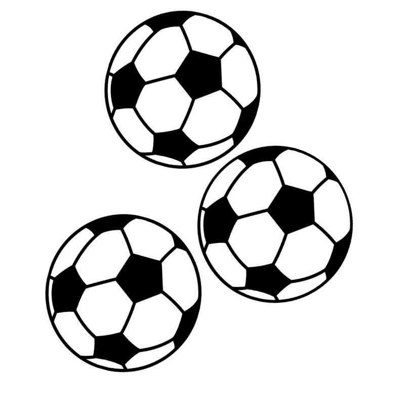 три футбольных мяча
